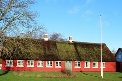Traditionelles Haus mit Reetdach im Dorf Sönderho auf der Insel Fanö, Dänemark