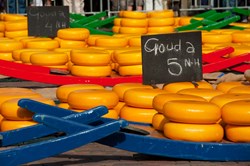 Holländischer Käse auf einem Marktstand