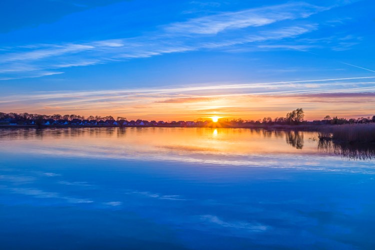 Sonnenuntergang in Zinnowitz mit Spiegelung im Wasser