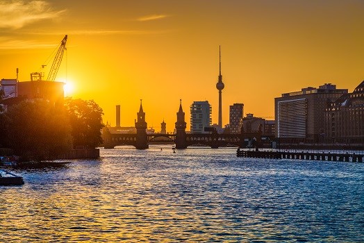 Berliner Skyline mit der Oberbaumbrücke, Berlin