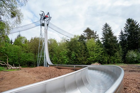 Edderkoppen – hier klettert man 110 Meter über frei hängende Netzbrücken durch die Baumkronen