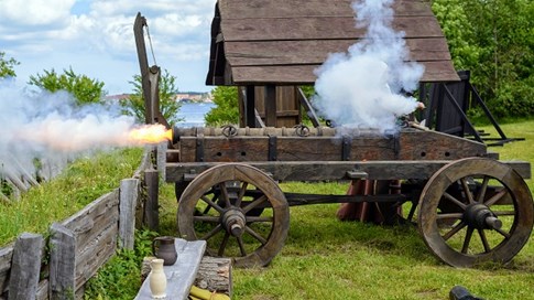 Kanonen, Bombarden und Wangengewehre im Mittelalterzentrum