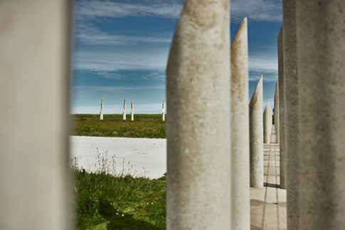 Palisade, Schiffssetzung usw. im Museum Kongernes Jelling