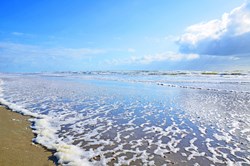 Wellen an der Küste auf der Insel Römö, Dänemark