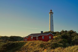 Leuchtturm Hvide Sande bei Sonnenschein