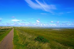 Wanderweg entlang der Dünenlandschaft zwischen Harboöre und Thyborön an der Nordsee
