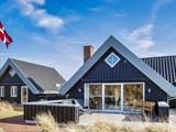 Ferienhaus in Dänemark mit einer dänischen Flagge im Hintergrund