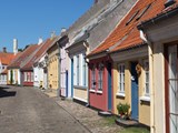 Bunte Häuser in Ärösköbing auf Ärö