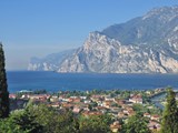 Blick auf die Gemeinde Nago Torbole sm Gardasee