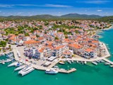 Küstenstadt Pirovac, Kroatien