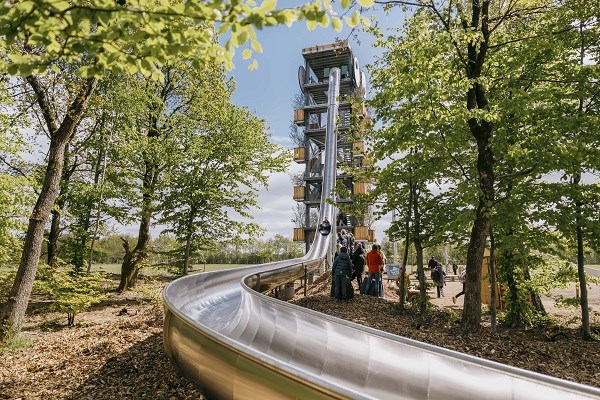 Giganten, die riesige Rutsche im WOW PARK Billund
