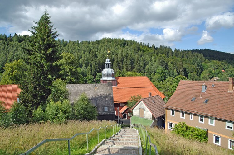 Häuser und eine Kirche in Altenau