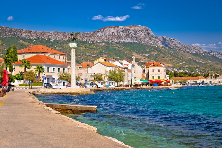 Blick auf das Dorf Kastel Stari