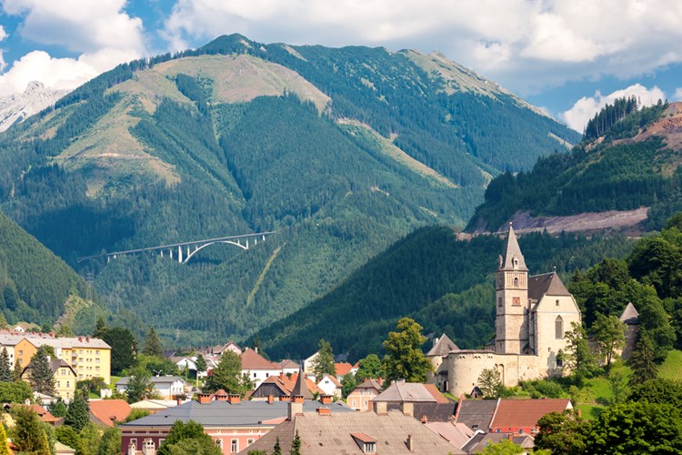 Die Stadt Eisenerz in Steiermark, Österreich