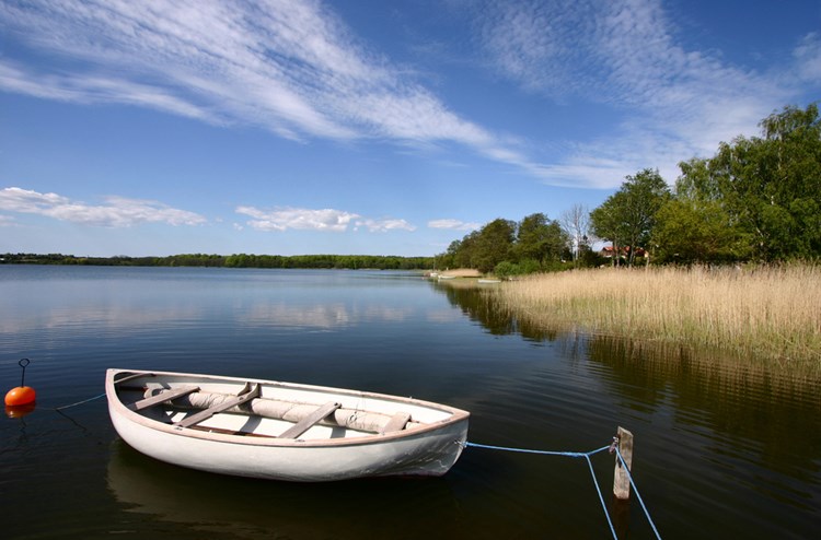 Fischerboot auf einem See in Dänemark
