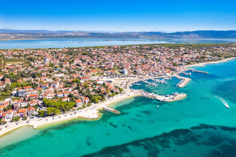 Stadt Pakostane an der Adriaküste, Kroatien
