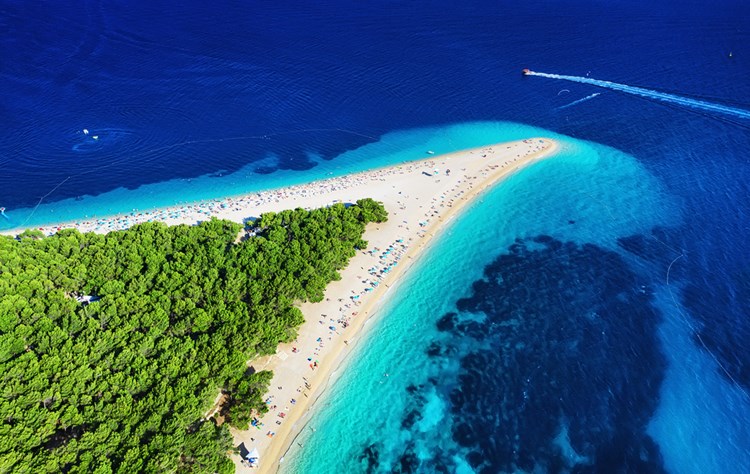 Zlatni Rat Strand in Bol, Kroatien