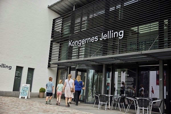 Der Eingang vom Museum Kongernes Jelling