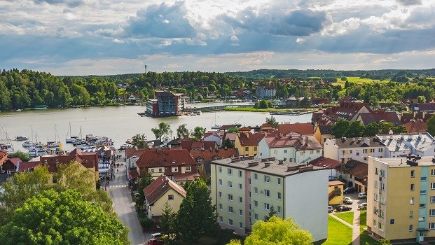 Die Stadt Mikolajki am Mikolajki See, Polen