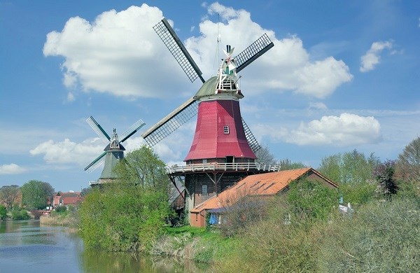Windmühlen von Greetsiel in Ostfriesland