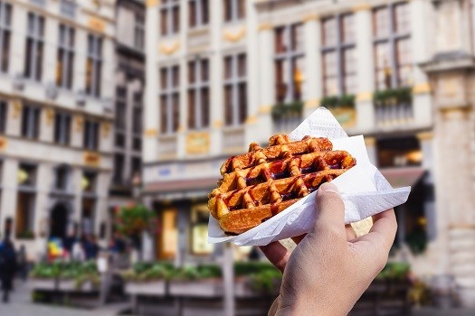 Street Food in Belgien - beglische Waffel mit Schokolade
