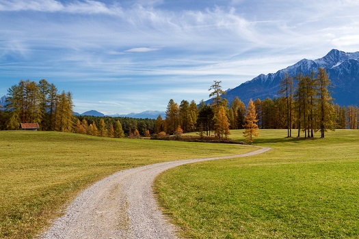 Herbstliche Bergkulisse auf dem Mieminger Plateau