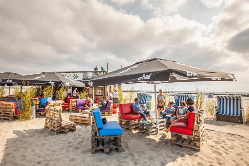 Beachbar BarBados in Damp am Strand 