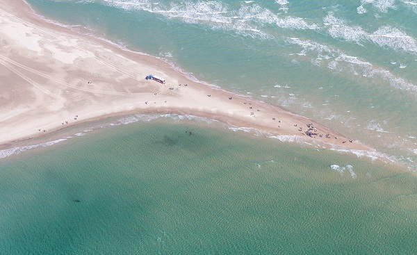 Luftaufnahme von Grenen, wo der Kattegat und die Nordsee aufeinander treffen 