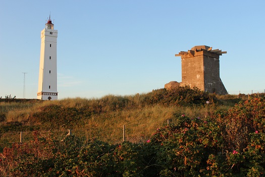 Leuchtturm und Bunker in Blavand, Südjütland