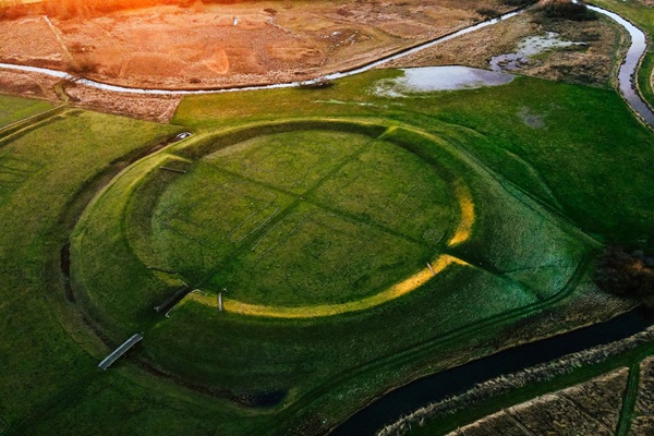 Luftaufnahme von der Wikinger-Ringburg Trelleborg