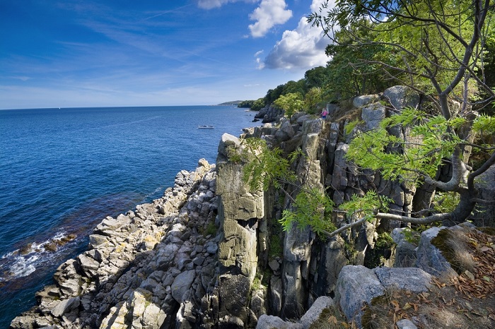 Steile Klippen der Nordküste Bornholms