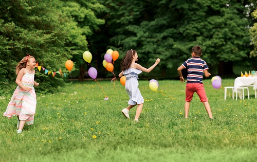 Gartenspiele zum Feiern im Ferienhaus Foto©AdobeStock_211621752