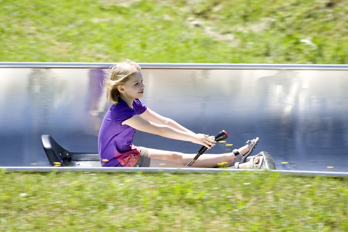 Kind in Bobbahn
