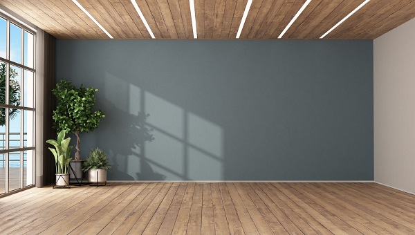 Leergeräumtes Wohnzimmer im Ferienhaus