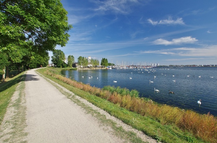 Ufer des Burger Binnensees