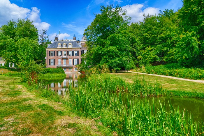Historische Villa in einem öffentlichen Park in Arhem