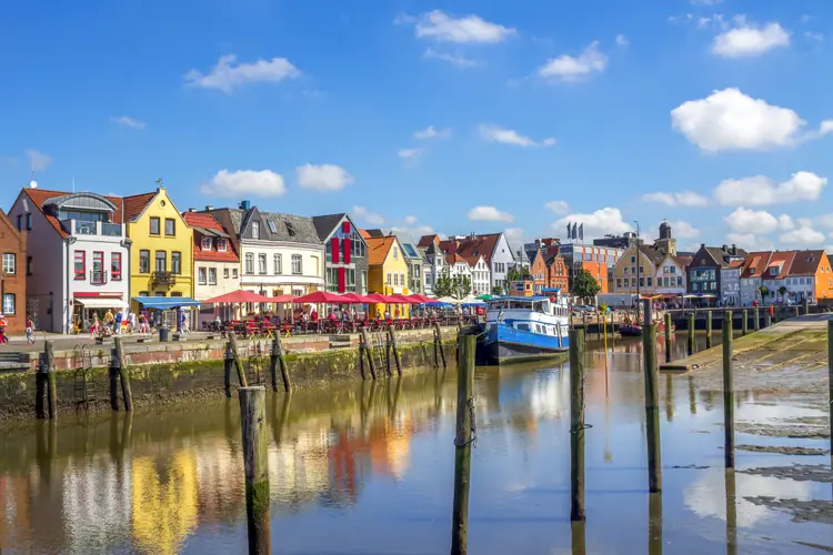 Historischer Yachthafen in Husum