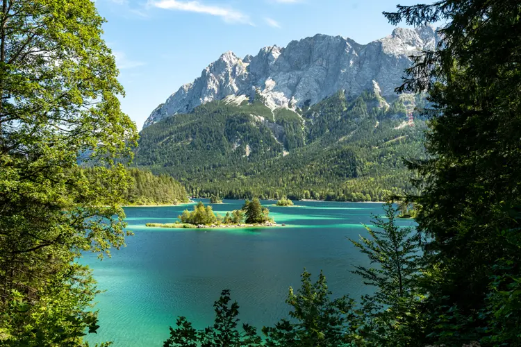 Blick auf die Zugspitze und den Eibsee