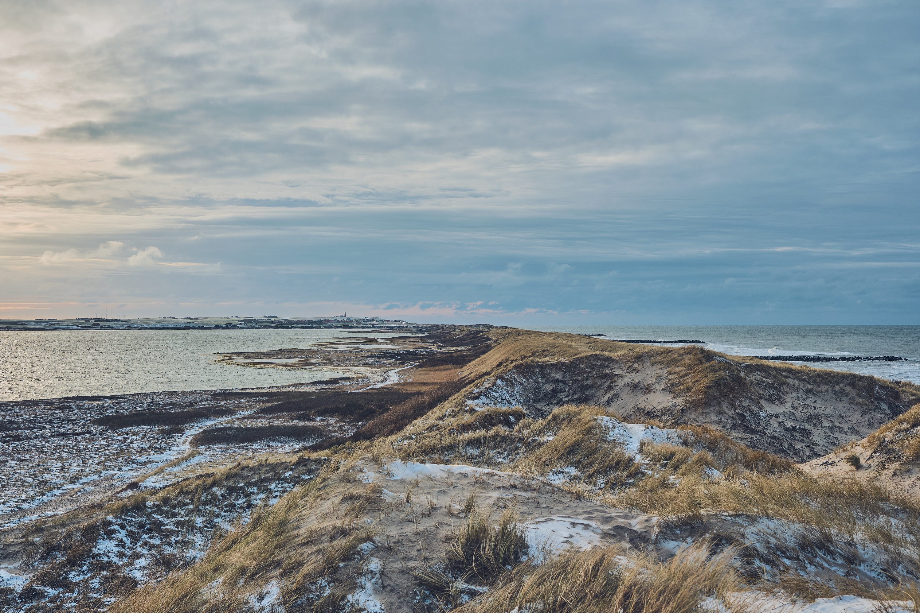 Coast at Vejlby klit in denmark in winter with snow