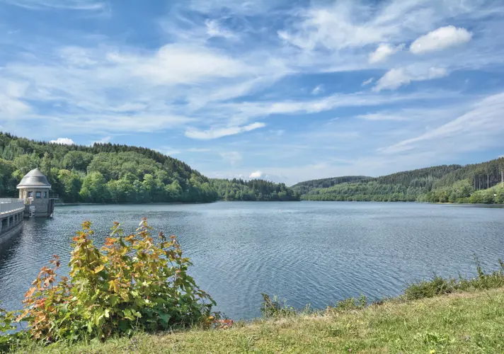 Damm zwischen Biggesee und Listertalsperre
