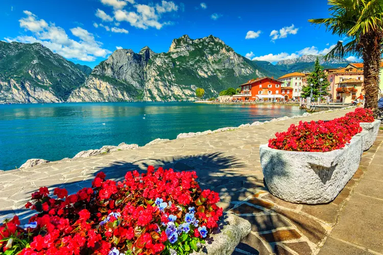 Gardasee_Depositphotos_67034431_S