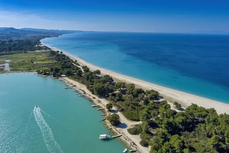 Blick auf den Glarokavos Strand auf Kassandra