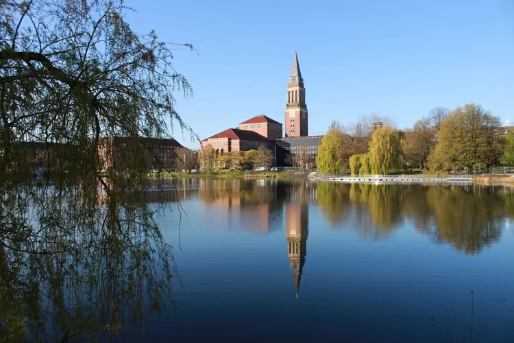 Kieler Rathaus und Opernhaus