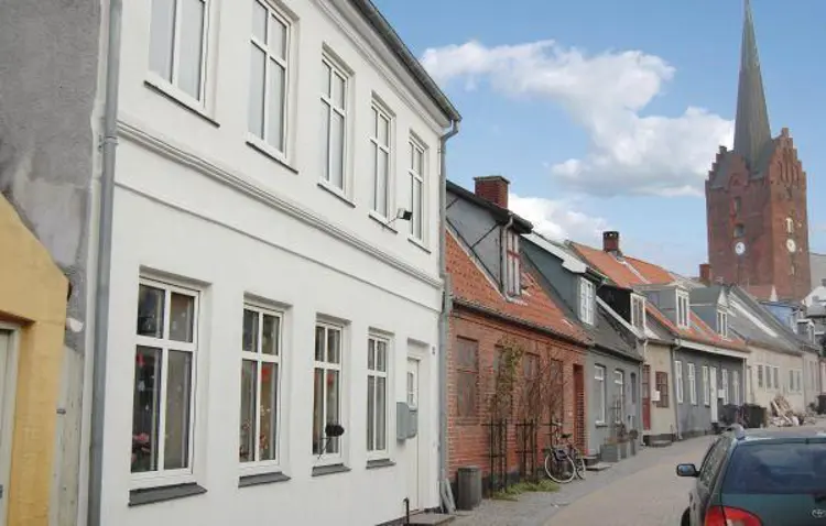 Häuser und die Kirche in Nakskov