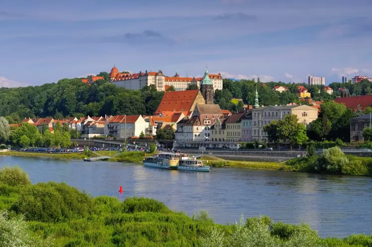 Pirna_Depositphotos_121146058_S