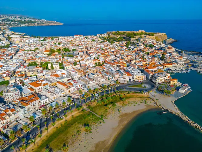 Drohnenshot mit Blick auf Rethymnon