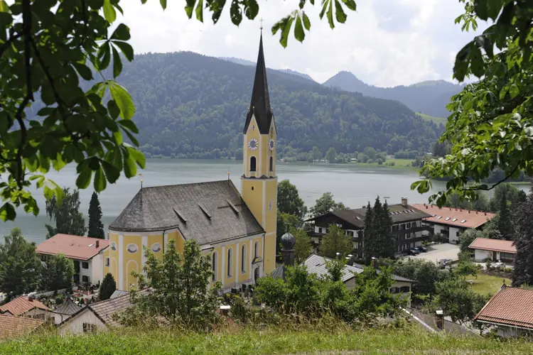 Schliersee_Depositphotos_2436247_S
