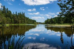 See mit Reflexionen im Kloster in Dänemark
