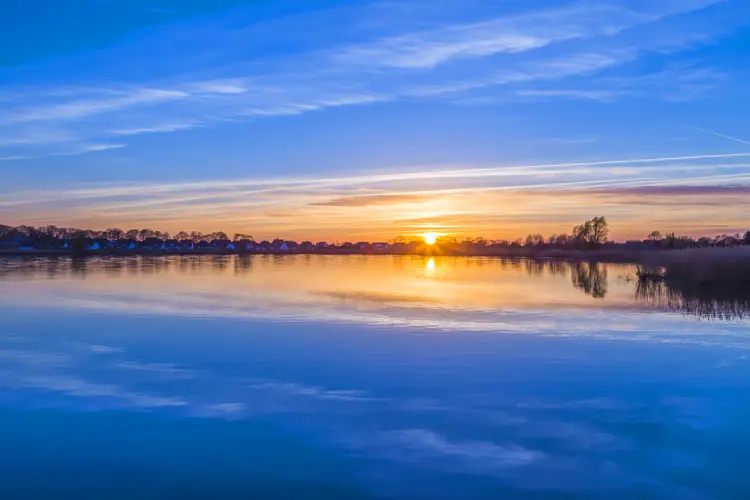 Sonnenuntergang in Zinnowitz mit Spiegelung im Wasser