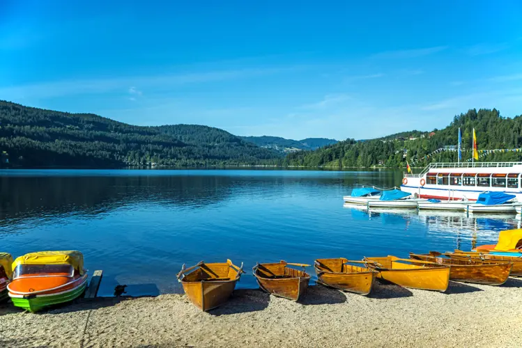 Titisee_Depositphotos_82300054_S